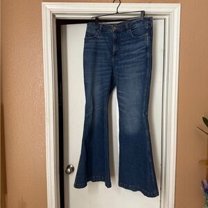 Wrangler women’s high rise flared jeans 32x34